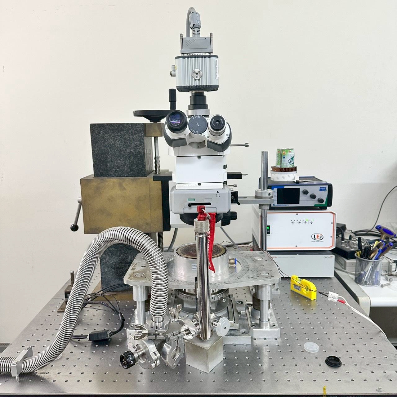 Magneto-optical Kerr Microscope